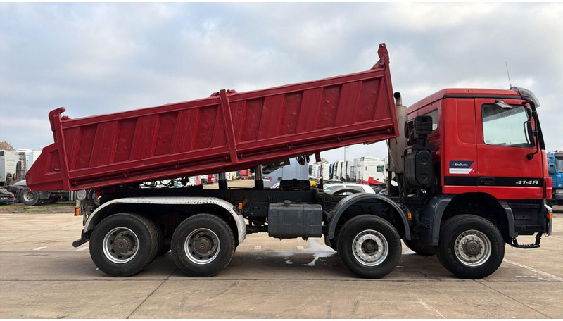 Mercedes-Benz Actros 4148 (EPS / 8X6 / LAMES / GRAND PONT / PROPRE / STEEL SUSP. / BIG AXLE) - Самосвал: фото 4 Mercedes-Benz Actros 4148 (EPS / 8X6 / LAMES / GRAND PONT / PROPRE / STEEL SUSP. / BIG AXLE) - Самосвал: фото 4