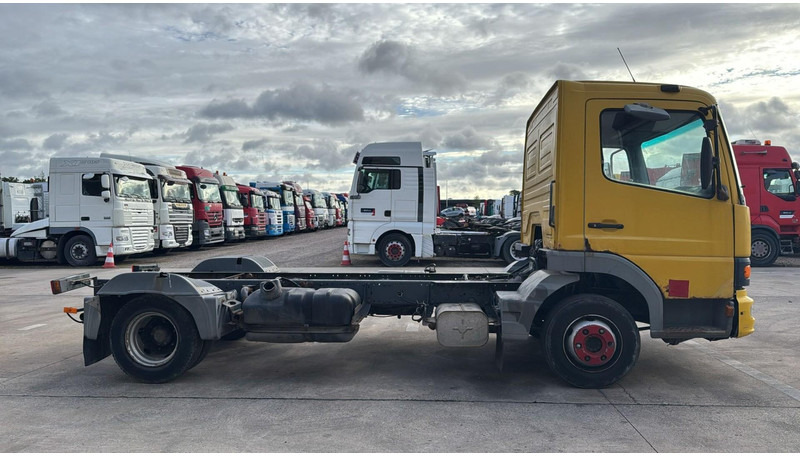 Mercedes-Benz Atego 815 (BOITE MANUELLE / MANUAL GEARBOX) - Грузовик-шасси: фото 3 Mercedes-Benz Atego 815 (BOITE MANUELLE / MANUAL GEARBOX) - Грузовик-шасси: фото 3