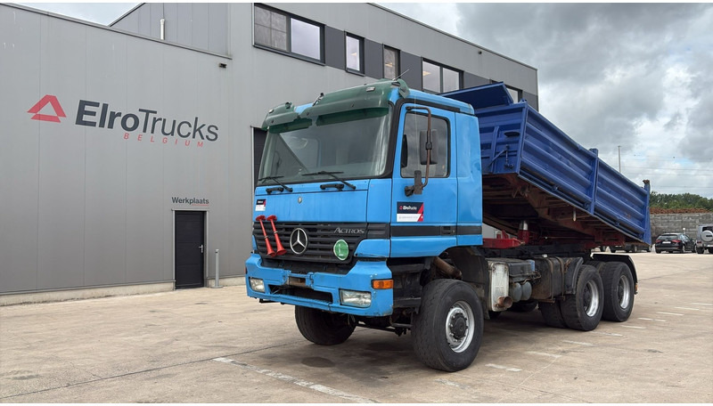Mercedes-Benz actros 3340 (6X6 / BOITE MANUELLE /MANUAL GEARBOX / 3 PONTS / V6 / MP1) - Самосвал: фото 1 Mercedes-Benz actros 3340 (6X6 / BOITE MANUELLE /MANUAL GEARBOX / 3 PONTS / V6 / MP1) - Самосвал: фото 1