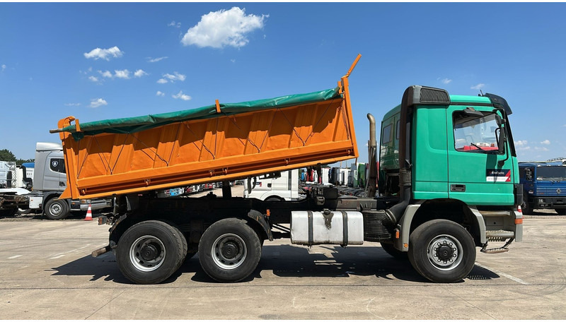 Mercedes-Benz actros 3340 (EPS / 6X6 / 3 PEDALES / LAMES / GRAND PONT / BIG AXLE / TRES PROPRE) - Самосвал: фото 4 Mercedes-Benz actros 3340 (EPS / 6X6 / 3 PEDALES / LAMES / GRAND PONT / BIG AXLE / TRES PROPRE) - Самосвал: фото 4