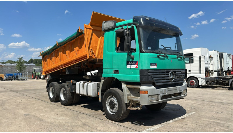 Mercedes-Benz actros 3340 (EPS / 6X6 / 3 PEDALES / LAMES / GRAND PONT / BIG AXLE / TRES PROPRE) - Самосвал: фото 3 Mercedes-Benz actros 3340 (EPS / 6X6 / 3 PEDALES / LAMES / GRAND PONT / BIG AXLE / TRES PROPRE) - Самосвал: фото 3