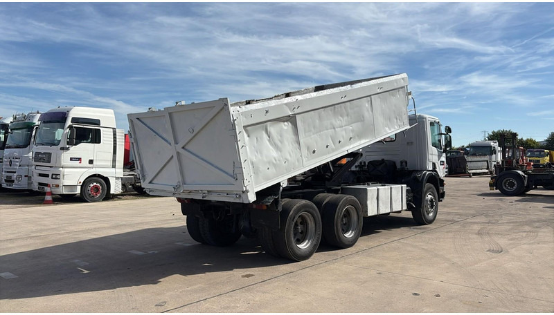 Scania 94 - 260 (BOITE MANUELLE / LAMES / STEEL SUSP. / 6X4 / MANUAL GEARBOX) - Самосвал: фото 4 Scania 94 - 260 (BOITE MANUELLE / LAMES / STEEL SUSP. / 6X4 / MANUAL GEARBOX) - Самосвал: фото 4