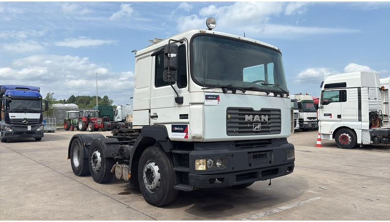 MAN 25.403 (6X2 / 6 CYLINDER / EURO 2 / MANUAL GEARBOX / 8 TYRES) - Тягач: фото 2 MAN 25.403 (6X2 / 6 CYLINDER / EURO 2 / MANUAL GEARBOX / 8 TYRES) - Тягач: фото 2