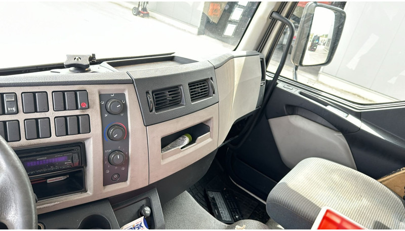 Грузовик с закрытым кузовом Volvo FL 260 (LIFT 2000 KG / PERFECT BELGIAN TRUCK / 18 TON / EURO 5): фото 19
