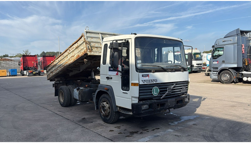 Volvo FL 6 - 8 (MANUAL PUMP / POMPE MANUELLE) - Самосвал: фото 2 Volvo FL 6 - 8 (MANUAL PUMP / POMPE MANUELLE) - Самосвал: фото 2