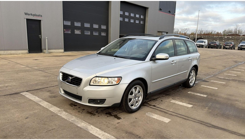 Volvo V50 (BELGIAN CAR / AIRCO / AUTOMATIC GEARBOX / EURO 5) - Легковой автомобиль: фото 1 Volvo V50 (BELGIAN CAR / AIRCO / AUTOMATIC GEARBOX / EURO 5) - Легковой автомобиль: фото 1