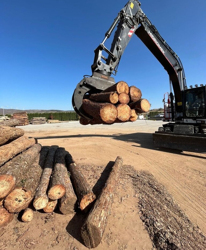 Hyundai R220 Log Grapple - Грейфер: фото 2 Hyundai R220 Log Grapple - Грейфер: фото 2