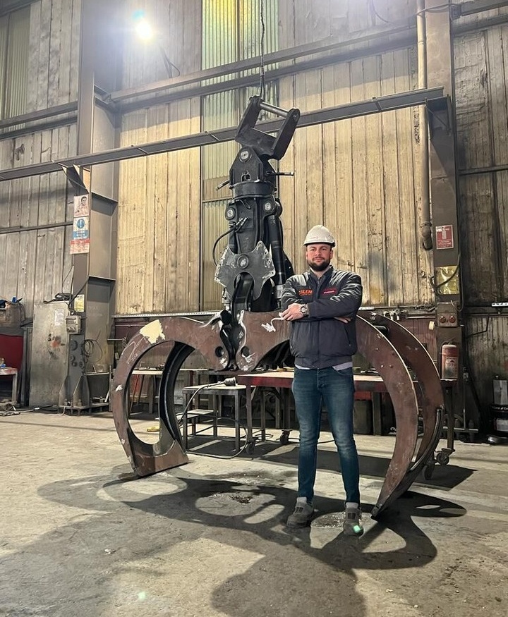 Hyundai R220 Log Grapple - Грейфер: фото 5 Hyundai R220 Log Grapple - Грейфер: фото 5