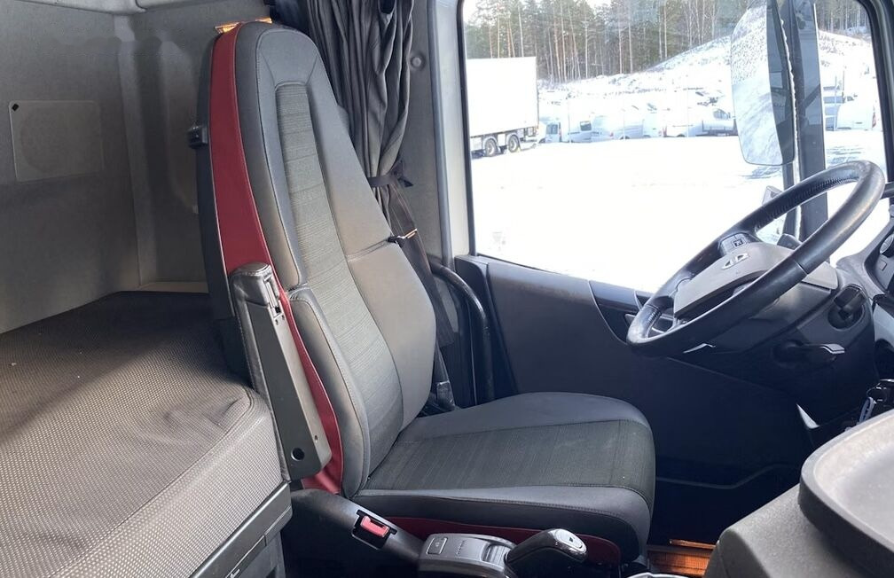 Грузовик с закрытым кузовом Volvo FH460: фото 7