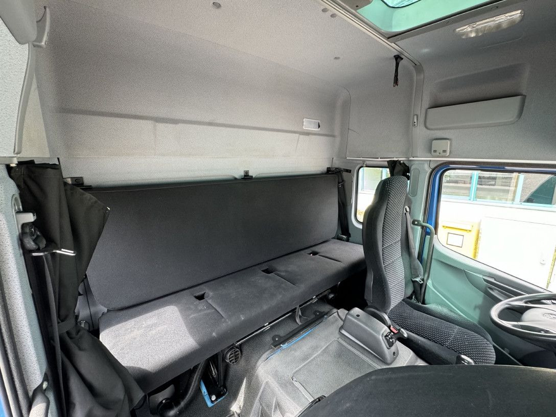 Mercedes-Benz Atego 1224 L Möbelkoffer GH 6-Sitze u-LBW Umzug - Грузовик с закрытым кузовом: фото 2 Mercedes-Benz Atego 1224 L Möbelkoffer GH 6-Sitze u-LBW Umzug - Грузовик с закрытым кузовом: фото 2