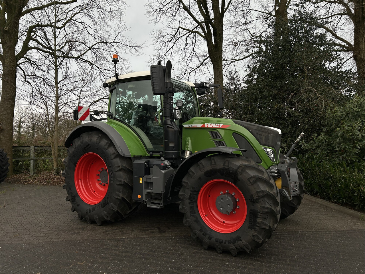 Fendt 724 Vario Gen6 ProfiPlus setting 2 - Трактор: фото 3 Fendt 724 Vario Gen6 ProfiPlus setting 2 - Трактор: фото 3