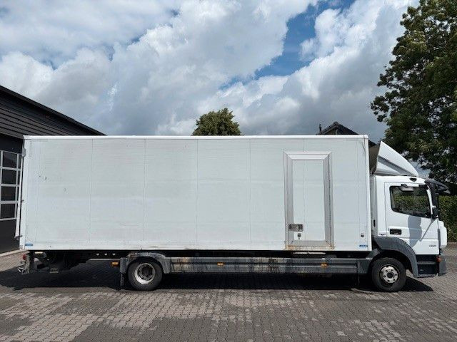 Mercedes-Benz Atego 1221 - Грузовик с закрытым кузовом: фото 5 Mercedes-Benz Atego 1221 - Грузовик с закрытым кузовом: фото 5