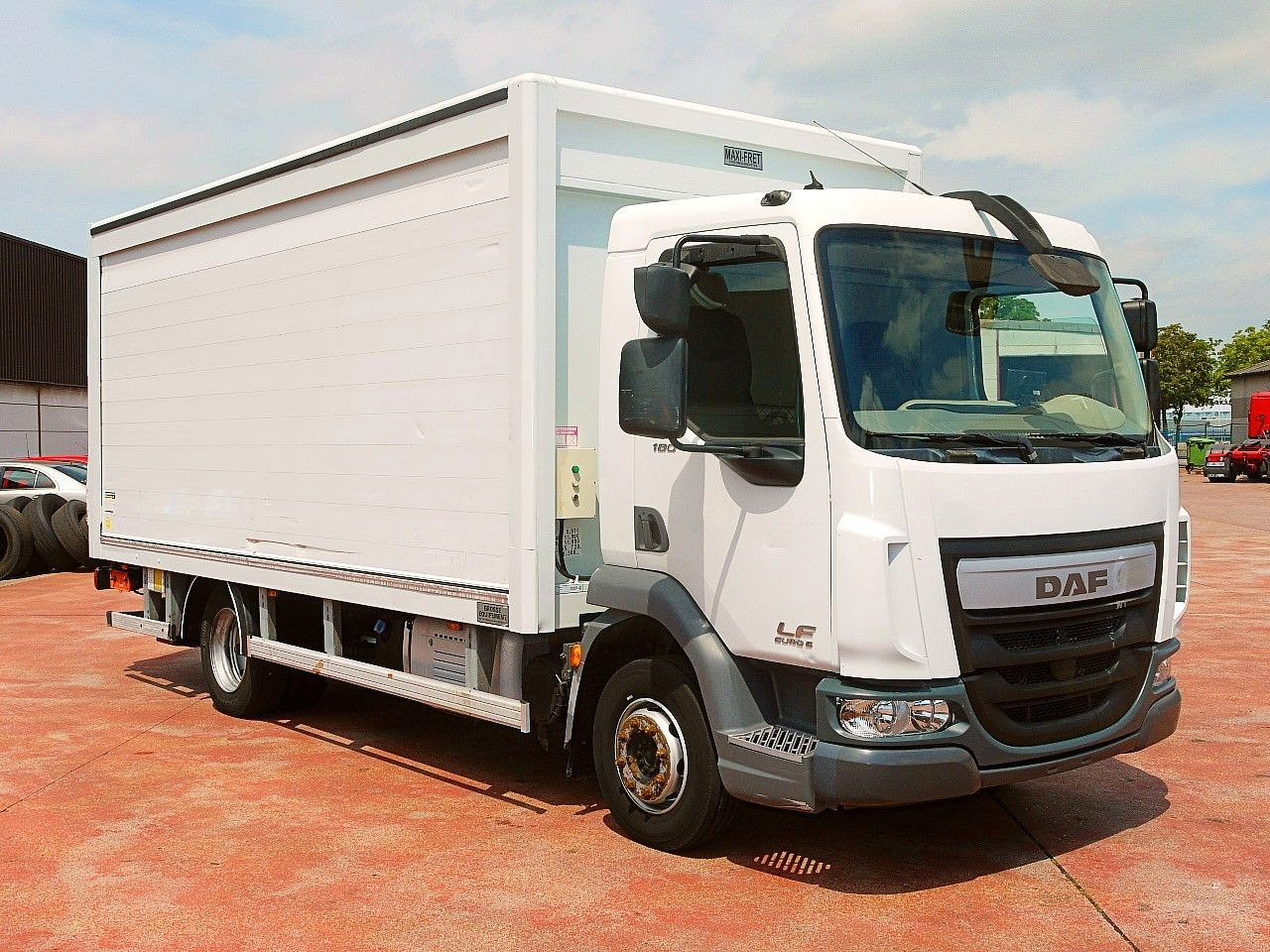 DAF LF 180 12 GETRANKENWAGEN LBW LUFT - Грузовик для перевозки напитков: фото 2 DAF LF 180 12 GETRANKENWAGEN LBW LUFT - Грузовик для перевозки напитков: фото 2