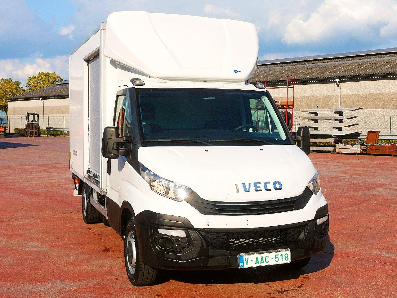 Iveco 35S14 DAILY ISOTHERMKOFFER LADEBORDWAND luft fed - Фургон-рефрижератор: фото 1 Iveco 35S14 DAILY ISOTHERMKOFFER LADEBORDWAND luft fed - Фургон-рефрижератор: фото 1