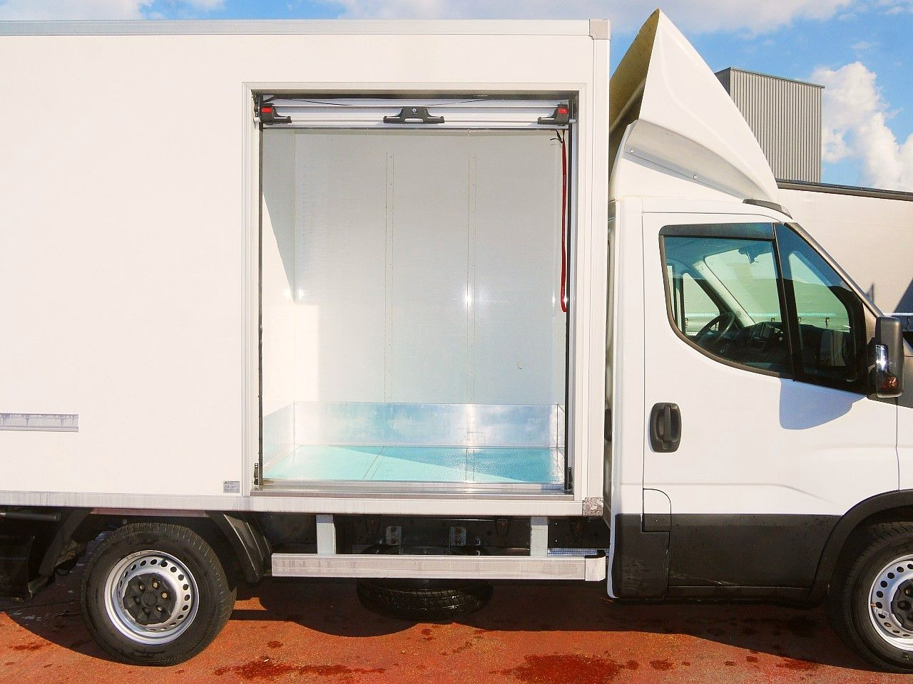 Iveco 35S14 DAILY ISOTHERMKOFFER LADEBORDWAND luft fed - Фургон-рефрижератор: фото 5 Iveco 35S14 DAILY ISOTHERMKOFFER LADEBORDWAND luft fed - Фургон-рефрижератор: фото 5