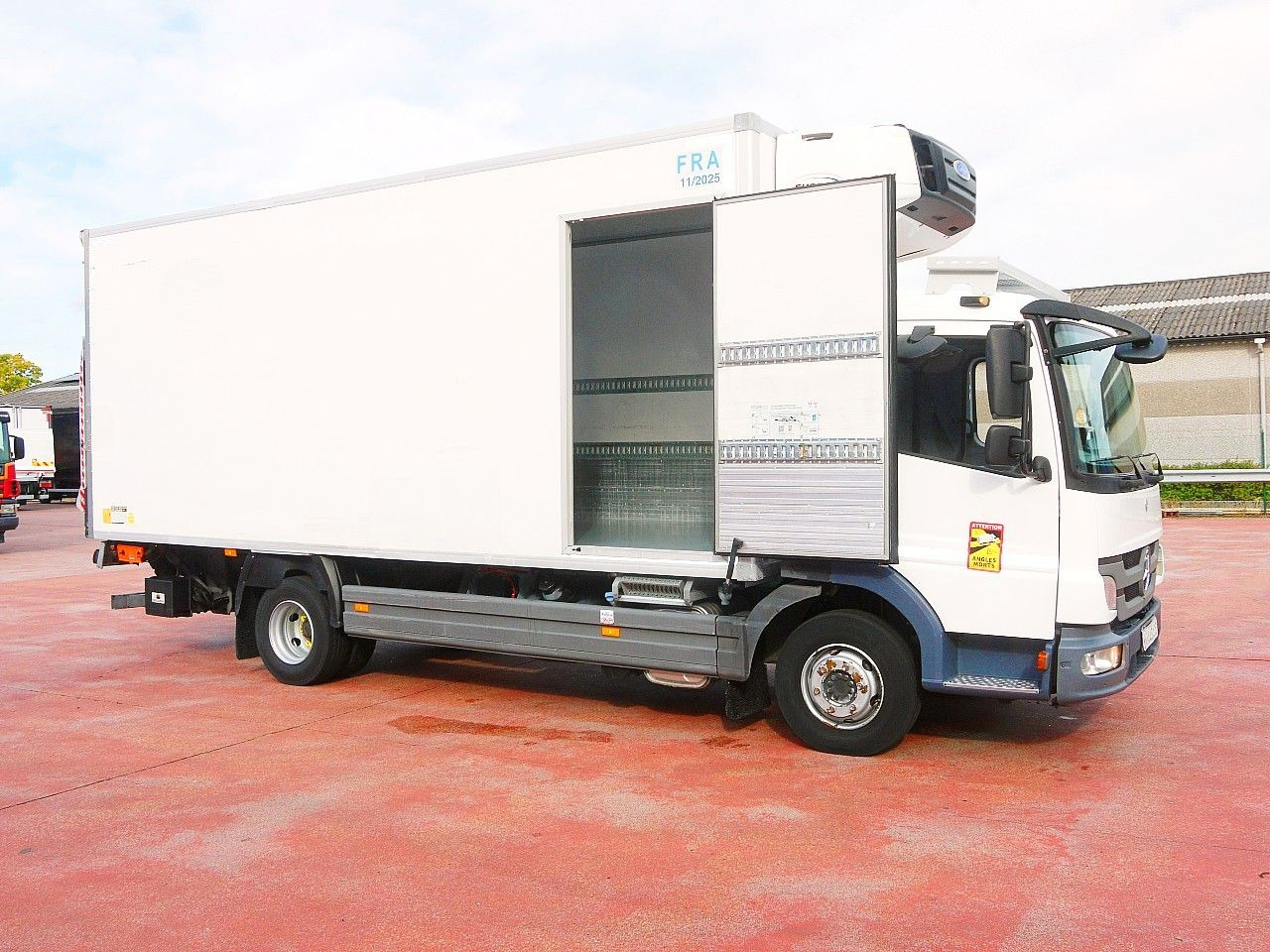 Mercedes-Benz 1018 ATEGO KUHLKOFFER CARRIER SUPRA 550 LBW - Рефрижератор: фото 3 Mercedes-Benz 1018 ATEGO KUHLKOFFER CARRIER SUPRA 550 LBW - Рефрижератор: фото 3