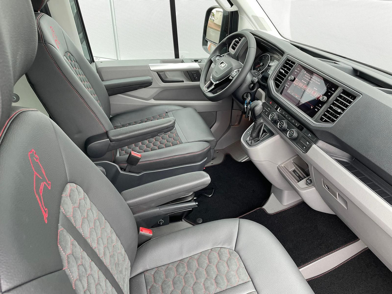 Легковой автомобиль MAN TGE 3.180 Kombi L3H2 INDIVIDUAL S LED ACC NAV: фото 25
