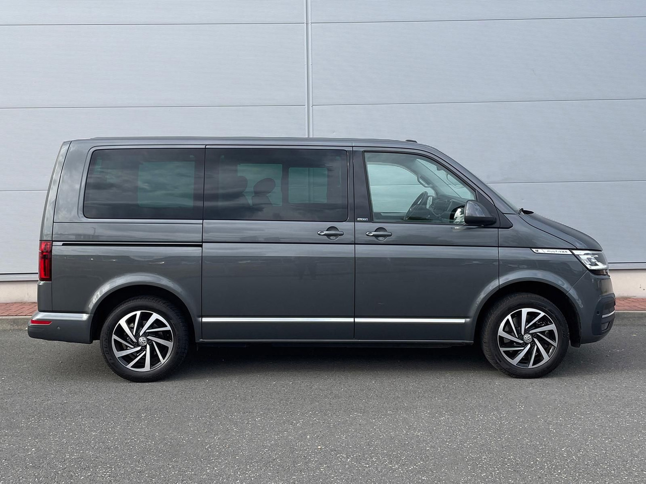 Volkswagen T6.1 Multivan Comfortline 4M ACC KAMERA SITZHZ - Пассажирский фургон: фото 5 Volkswagen T6.1 Multivan Comfortline 4M ACC KAMERA SITZHZ - Пассажирский фургон: фото 5
