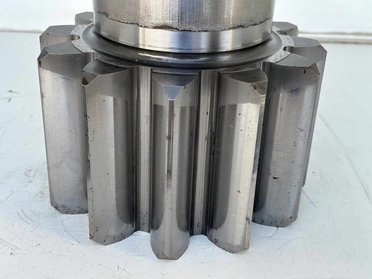 Поворотный редуктор для Гусеничных экскаваторов Liebherr Abtriebswelle ID-Nr.90208977.  SAT325A296.  R934-1550, R938-1650,  R945-1866.   #90208977.12#: фото 9 Поворотный редуктор для Гусеничных экскаваторов Liebherr Abtriebswelle ID-Nr.90208977.  SAT325A296.  R934-1550, R938-1650,  R945-1866.   #90208977.12#: фото 9