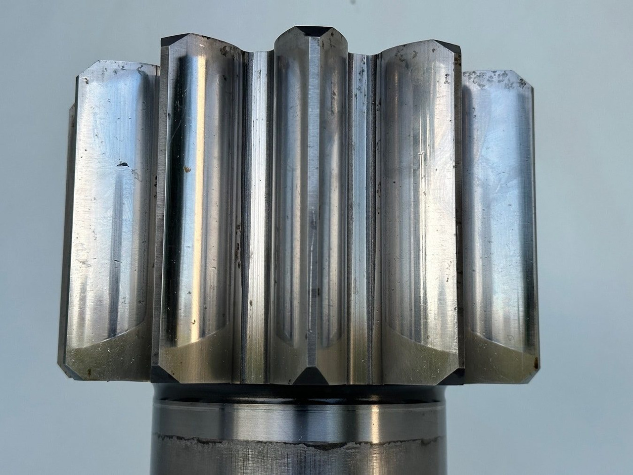 Поворотный редуктор для Гусеничных экскаваторов Liebherr Abtriebswelle ID-Nr.90208977.  SAT325A296.  R934-1550, R938-1650,  R945-1866.   #90208977.12#: фото 11 Поворотный редуктор для Гусеничных экскаваторов Liebherr Abtriebswelle ID-Nr.90208977.  SAT325A296.  R934-1550, R938-1650,  R945-1866.   #90208977.12#: фото 11