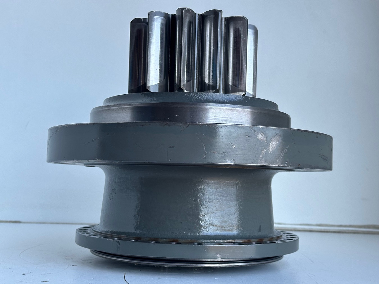 Liebherr Abtriebswellengehäuse ID-Nr.90013701 mit Abtriebswelle ID-Nr.90214087. SAT275A290. R922 LC-1486. R924 LC-1487. #0569#0568# - Поворотный редуктор для Гусеничных экскаваторов: фото 5 Liebherr Abtriebswellengehäuse ID-Nr.90013701 mit Abtriebswelle ID-Nr.90214087. SAT275A290. R922 LC-1486. R924 LC-1487. #0569#0568# - Поворотный редуктор для Гусеничных экскаваторов: фото 5