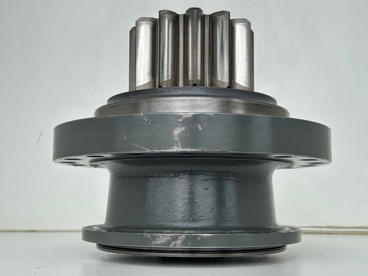 Liebherr Abtriebswellengehäuse ID-Nr.90013701 mit Abtriebswelle ID-Nr.90214087. SAT275A290. R922 LC-1486. R924 LC-1487. #0871#0876# - Трансмиссия для Строительной техники: фото 5 Liebherr Abtriebswellengehäuse ID-Nr.90013701 mit Abtriebswelle ID-Nr.90214087. SAT275A290. R922 LC-1486. R924 LC-1487. #0871#0876# - Трансмиссия для Строительной техники: фото 5