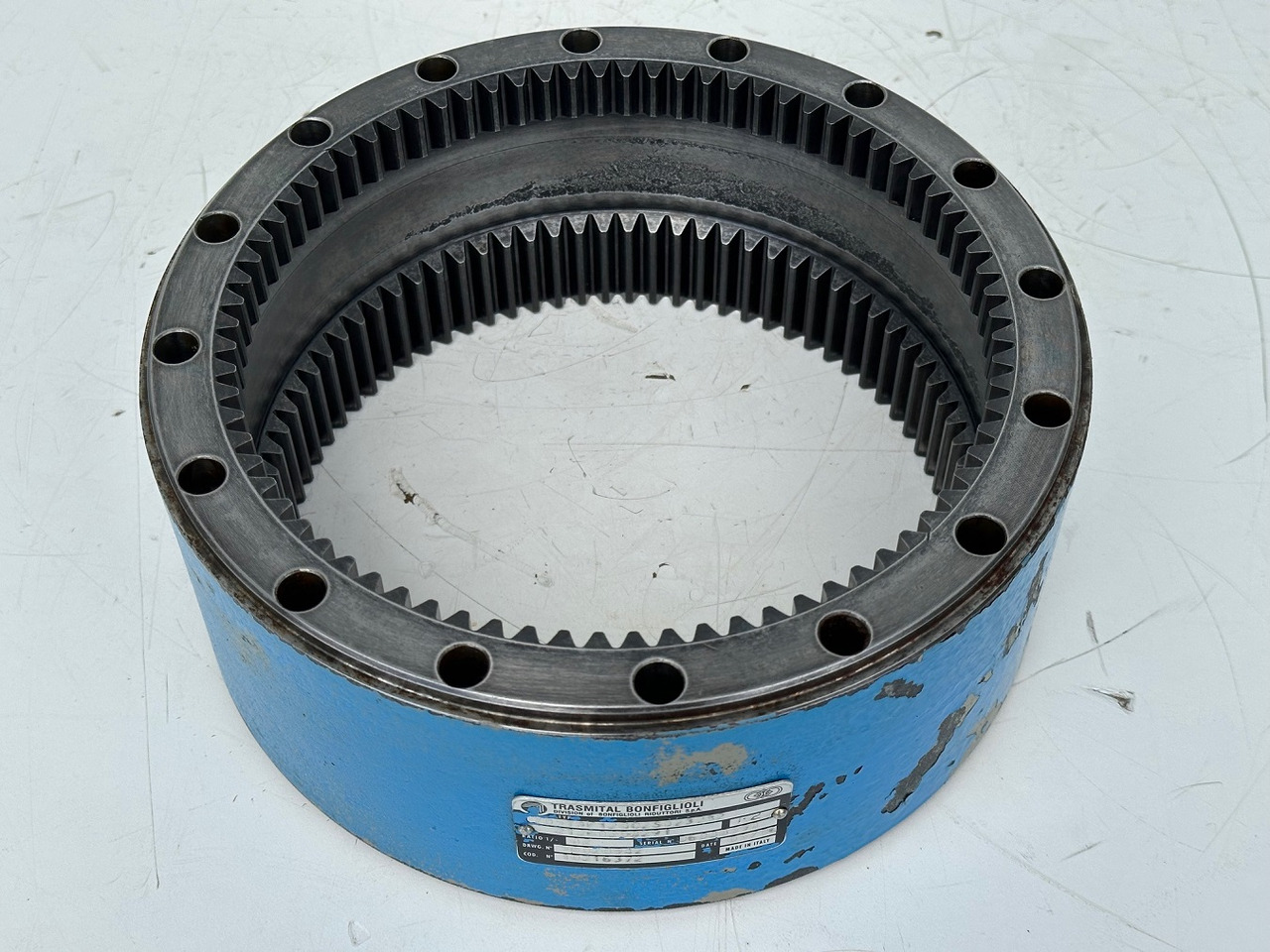 Liebherr - Bonfiglioli Zahnkranz mit ID-Nr.10342796. LTC-1055, LTC-1055-3-1, LTM 1045-3-1-, LTM 1050-3-1, LTM 1055-1, LTM 1055-3-1-, LTM 1055-3-2-, LTM1070-4-1-, LTM1070-4-2-. #10342796.6088598# - Поворотный редуктор для Мобильных кранов: фото 1 Liebherr - Bonfiglioli Zahnkranz mit ID-Nr.10342796. LTC-1055, LTC-1055-3-1, LTM 1045-3-1-, LTM 1050-3-1, LTM 1055-1, LTM 1055-3-1-, LTM 1055-3-2-, LTM1070-4-1-, LTM1070-4-2-. #10342796.6088598# - Поворотный редуктор для Мобильных кранов: фото 1