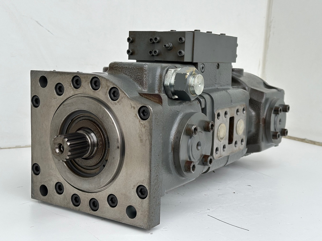 Liebherr Hydraulikdoppelpumpe Typ:LPVD 075. ID-Nr.9076806 - ID-Nr.9279749 - ID-Nr.9880487 - ID-Nr.9073988. A902 IND - A904 IND. #9076806.15495# - Гидравлический насос для Строительной техники: фото 4 Liebherr Hydraulikdoppelpumpe Typ:LPVD 075. ID-Nr.9076806 - ID-Nr.9279749 - ID-Nr.9880487 - ID-Nr.9073988. A902 IND - A904 IND. #9076806.15495# - Гидравлический насос для Строительной техники: фото 4