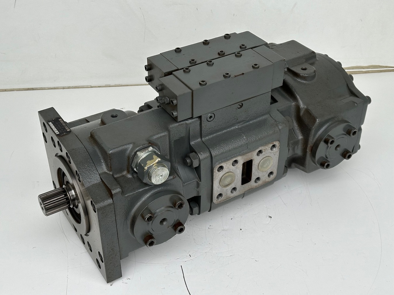 Liebherr Hydraulikdoppelpumpe Typ:LPVD 075. ID-Nr.9076806 - ID-Nr.9279749 - ID-Nr.9880487 - ID-Nr.9073988. A902 IND - A904 IND. #9076806.15495# - Гидравлический насос для Строительной техники: фото 2 Liebherr Hydraulikdoppelpumpe Typ:LPVD 075. ID-Nr.9076806 - ID-Nr.9279749 - ID-Nr.9880487 - ID-Nr.9073988. A902 IND - A904 IND. #9076806.15495# - Гидравлический насос для Строительной техники: фото 2