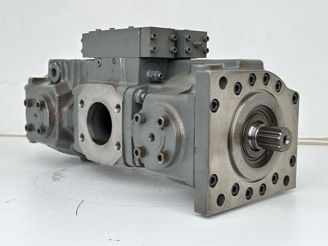 Liebherr Hydraulikdoppelpumpe Typ:LPVD 075. ID-Nr.9076806 - ID-Nr.9279749 - ID-Nr.9880487 - ID-Nr.9073988. A902 IND - A904 IND. #9076806.15495# - Гидравлический насос для Строительной техники: фото 3 Liebherr Hydraulikdoppelpumpe Typ:LPVD 075. ID-Nr.9076806 - ID-Nr.9279749 - ID-Nr.9880487 - ID-Nr.9073988. A902 IND - A904 IND. #9076806.15495# - Гидравлический насос для Строительной техники: фото 3