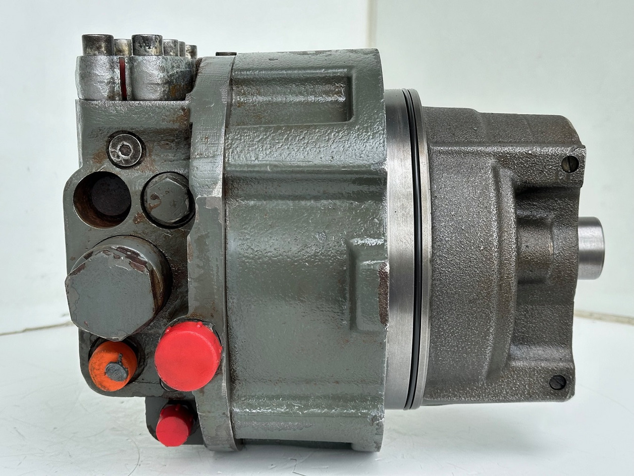 Liebherr Hydraulikeinbaumotor CMVE O 108. ID-Nr.10118562 - ID-Nr.10132610 - ID-Nr.10129048. LOS1916, LOS916, LOS926, R906, R916, R918, R920, R922, R924, R926COMP, R926, R936. #28313# - Гидравлический мотор для Строительной техники: фото 3 Liebherr Hydraulikeinbaumotor CMVE O 108. ID-Nr.10118562 - ID-Nr.10132610 - ID-Nr.10129048. LOS1916, LOS916, LOS926, R906, R916, R918, R920, R922, R924, R926COMP, R926, R936. #28313# - Гидравлический мотор для Строительной техники: фото 3