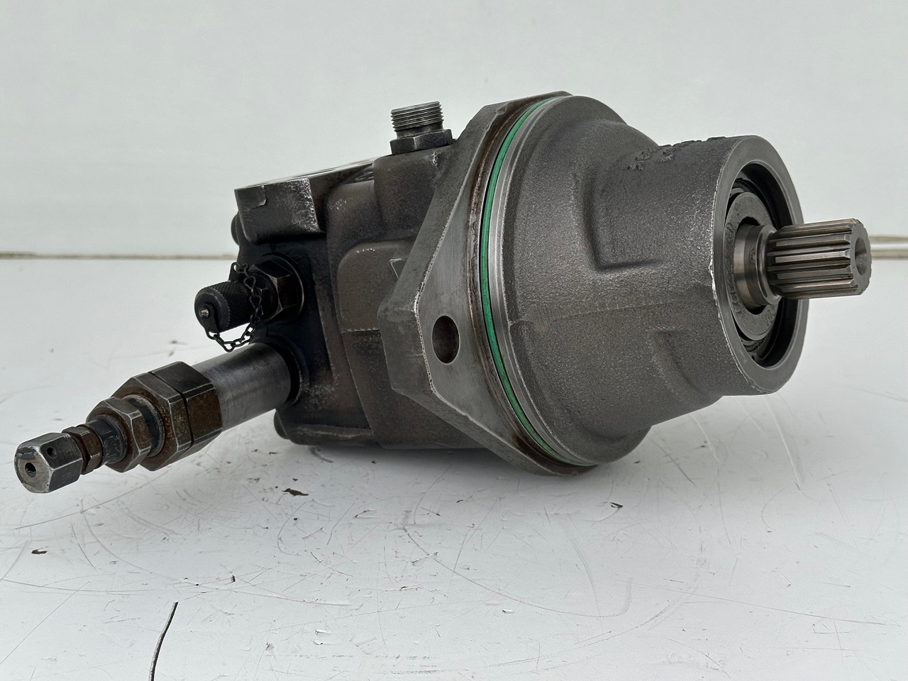 Liebherr Hydraulikeinbaumotor FMF045. ID-Nr.12464105. SAT250/287. LH18M, LH22C, LH22M, LH24M, LH26EC, LH26EM, LH26M. #12464105.20985# - Гидравлический мотор для Строительной техники: фото 3 Liebherr Hydraulikeinbaumotor FMF045. ID-Nr.12464105. SAT250/287. LH18M, LH22C, LH22M, LH24M, LH26EC, LH26EM, LH26M. #12464105.20985# - Гидравлический мотор для Строительной техники: фото 3