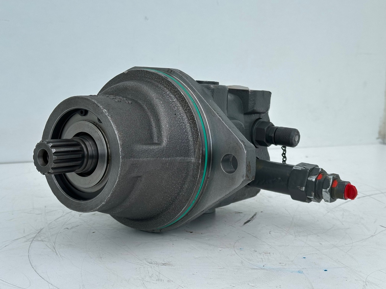 Liebherr Original Hydraulikeinbaumotor FMF045.  ID-Nr.12464105.   SAT250/287.  LH18M, LH22C, LH22M, LH24M, LH26EC, LH26EM, LH26M.    #12464105.0854# - Поворотный редуктор для Строительной техники: фото 2 Liebherr Original Hydraulikeinbaumotor FMF045.  ID-Nr.12464105.   SAT250/287.  LH18M, LH22C, LH22M, LH24M, LH26EC, LH26EM, LH26M.    #12464105.0854# - Поворотный редуктор для Строительной техники: фото 2