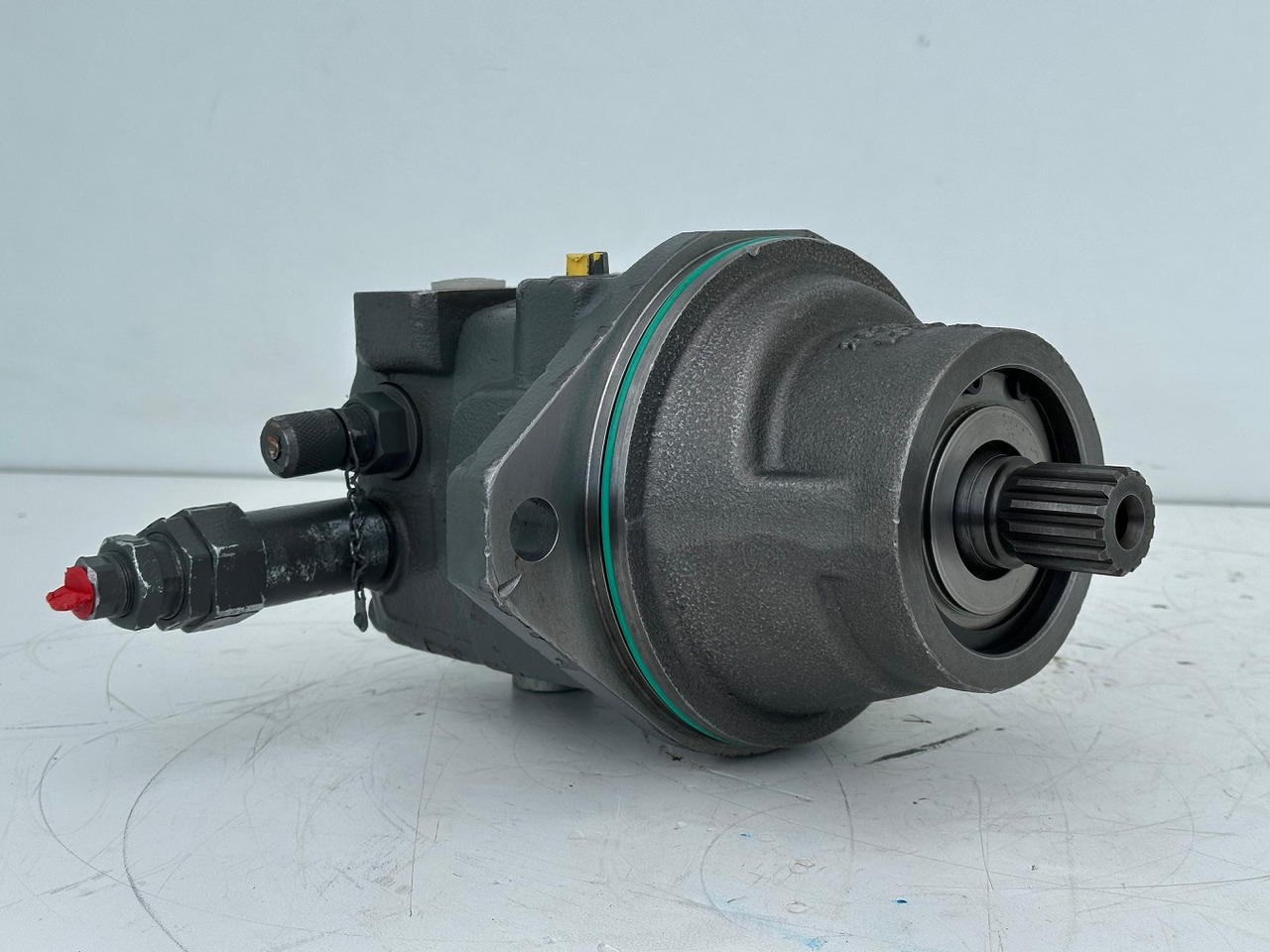 Liebherr Original Hydraulikeinbaumotor FMF045.  ID-Nr.12464105.   SAT250/287.  LH18M, LH22C, LH22M, LH24M, LH26EC, LH26EM, LH26M.    #12464105.0854# - Поворотный редуктор для Строительной техники: фото 1 Liebherr Original Hydraulikeinbaumotor FMF045.  ID-Nr.12464105.   SAT250/287.  LH18M, LH22C, LH22M, LH24M, LH26EC, LH26EM, LH26M.    #12464105.0854# - Поворотный редуктор для Строительной техники: фото 1