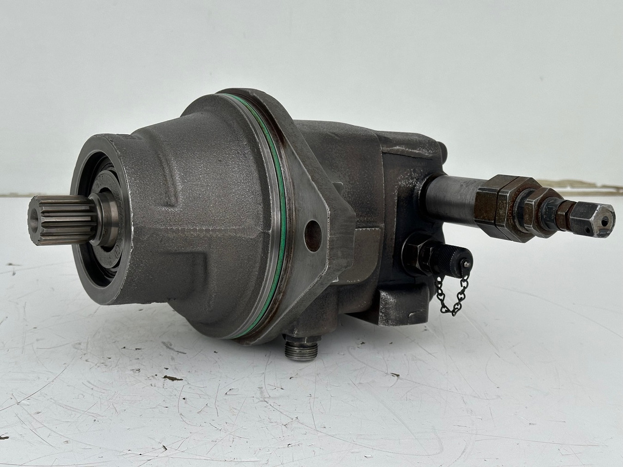 Liebherr Original Hydraulikeinbaumotor FMF045. ID-Nr.12464105. SAT250/287. LH18M, LH22C, LH22M, LH24M, LH26EC, LH26EM, LH26M. #12464105.20985# - Поворотный редуктор для Строительной техники: фото 5 Liebherr Original Hydraulikeinbaumotor FMF045. ID-Nr.12464105. SAT250/287. LH18M, LH22C, LH22M, LH24M, LH26EC, LH26EM, LH26M. #12464105.20985# - Поворотный редуктор для Строительной техники: фото 5