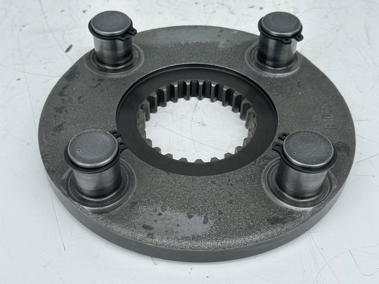 Liebherr Planetenträger ID-Nr.90216230.  SAT300A1200. R926-1715 - R928-1715 - R930-1716.  #90216230.B1.790# - Поворотный редуктор для Гусеничных экскаваторов: фото 2 Liebherr Planetenträger ID-Nr.90216230.  SAT300A1200. R926-1715 - R928-1715 - R930-1716.  #90216230.B1.790# - Поворотный редуктор для Гусеничных экскаваторов: фото 2