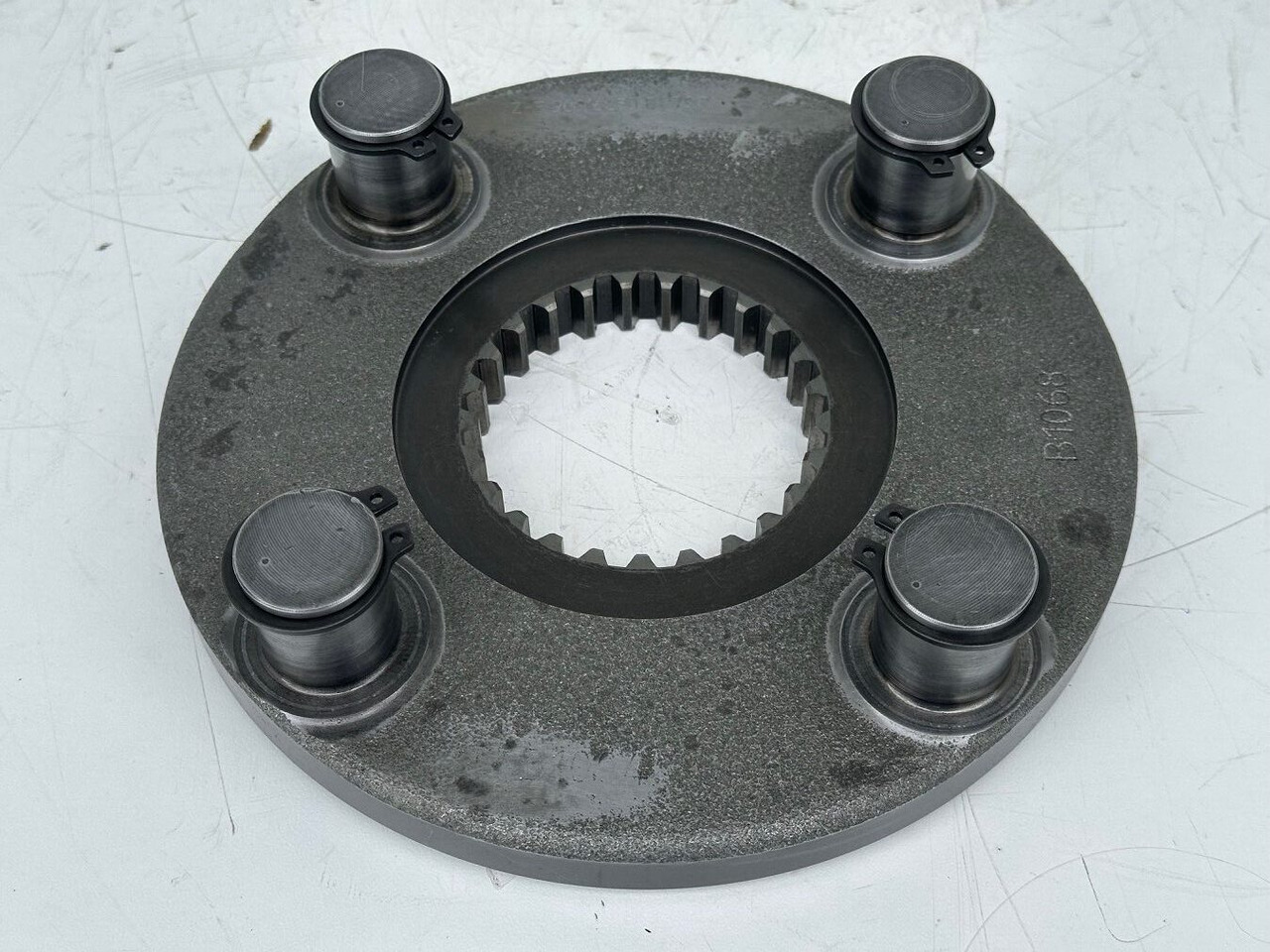 Liebherr Planetenträger ID-Nr.90216230.  SAT300A1200. R926-1715 - R928-1715 - R930-1716.  #90216230.B1.790# - Поворотный редуктор для Гусеничных экскаваторов: фото 1 Liebherr Planetenträger ID-Nr.90216230.  SAT300A1200. R926-1715 - R928-1715 - R930-1716.  #90216230.B1.790# - Поворотный редуктор для Гусеничных экскаваторов: фото 1