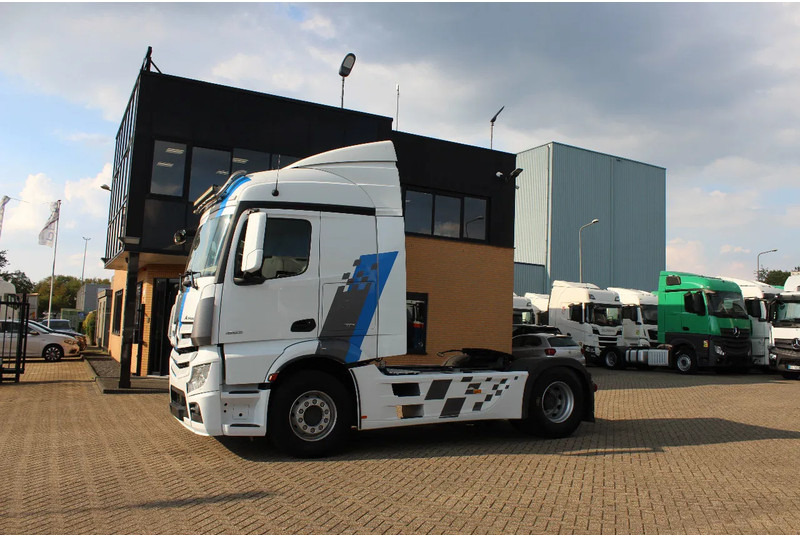 Mercedes-Benz Actros 1853 * RETARDER * 4X2 * - Тягач: фото 3 Mercedes-Benz Actros 1853 * RETARDER * 4X2 * - Тягач: фото 3