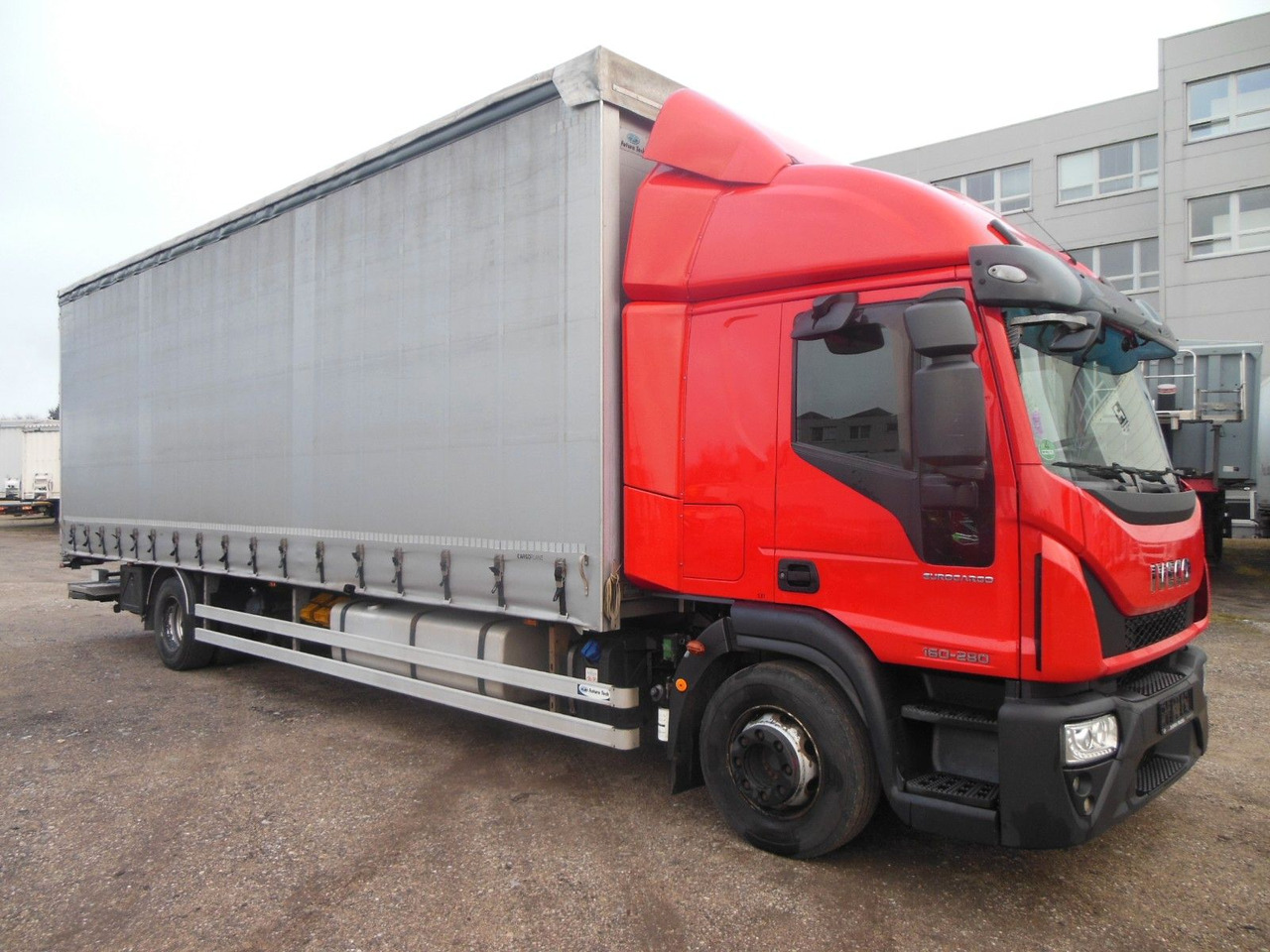 Iveco EUROCARGO ML 160E28, 21 PALETTEN, LBW - Тентованный грузовик: фото 2 Iveco EUROCARGO ML 160E28, 21 PALETTEN, LBW - Тентованный грузовик: фото 2