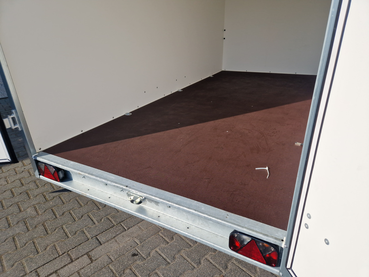 Прицеп-фургон Böckmann Koffer KT 4018/27 H weiß 400x185x202cm (XL) 2700kg Modell 2024: фото 10