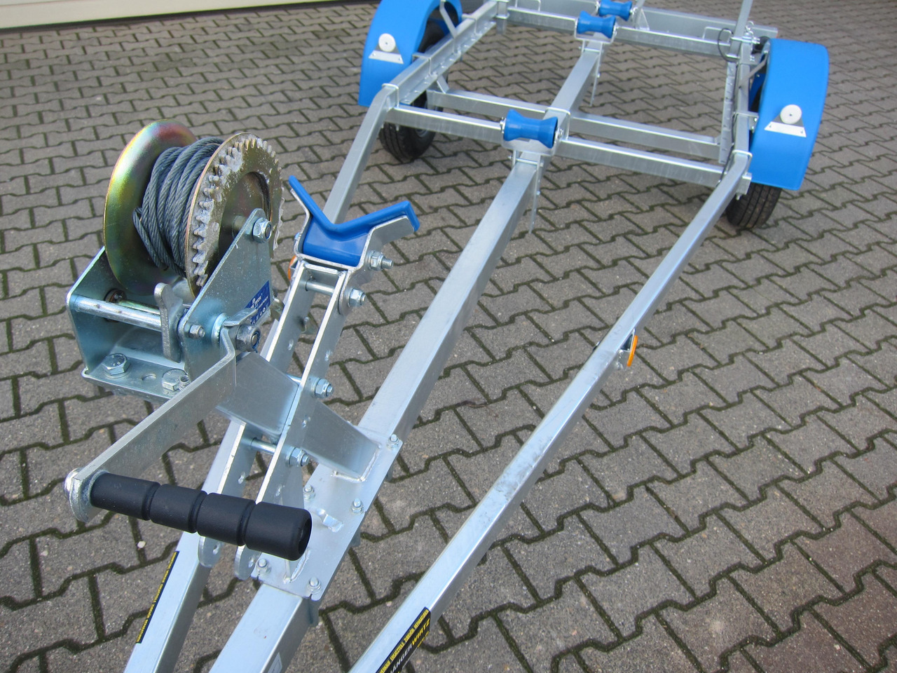 Bootsanhänger Boattrailer Neptun NAVY N7-17 Trailer 750kg mit Winde Winter Online Aktion - Лодочный прицеп: фото 5 Bootsanhänger Boattrailer Neptun NAVY N7-17 Trailer 750kg mit Winde Winter Online Aktion - Лодочный прицеп: фото 5