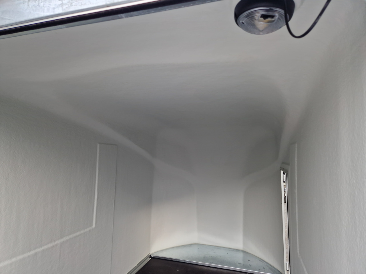 Прицеп для легкового автомобиля Debon Cargo 1300 300x152x168cm black Seitentür Alufelgen silver Pullman II 100km/H 1300kg Modell 25: фото 7