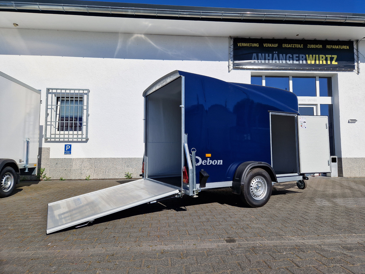 Debon Cargo 1300 300x152x168cm royal blau Seitentür 100km/H Pullman 1300kg - Прицеп-фургон: фото 2 Debon Cargo 1300 300x152x168cm royal blau Seitentür 100km/H Pullman 1300kg - Прицеп-фургон: фото 2