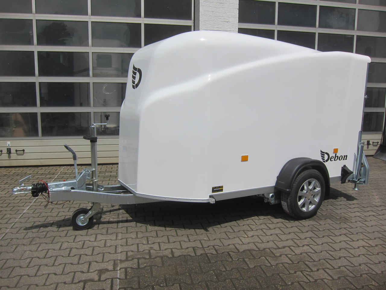 Debon Cargo 1300 300x152x168cm white Alufelgen darkline aerodynamik Pullman II 100km/H 1300kg - Прицеп-фургон: фото 5 Debon Cargo 1300 300x152x168cm white Alufelgen darkline aerodynamik Pullman II 100km/H 1300kg - Прицеп-фургон: фото 5