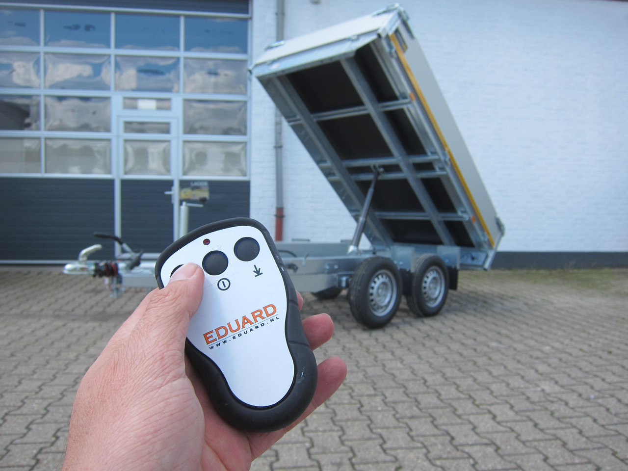 Heck Kipper 260x150x30cm Lfh: 72cm Elektrisch & NHP Funk (S) 2000kg - Самосвальный прицеп: фото 1 Heck Kipper 260x150x30cm Lfh: 72cm Elektrisch & NHP Funk (S) 2000kg - Самосвальный прицеп: фото 1