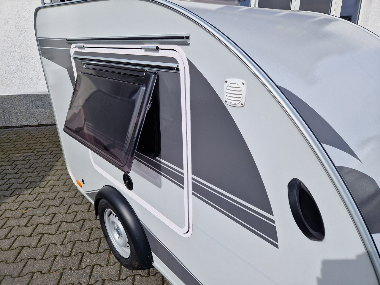 Прицеп дача Mini Camper Mini Tommy TMC25 Basic 252x140x121cm 100 km/H 750kg ungebremst Januar AKTION: фото 18