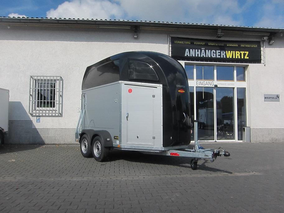 Pferdeanhänger Böckmann Champion R Sattelkammer blackline 2400kg CFF+ 100 km/H Modell 25 - Прицеп-коневоз: фото 2 Pferdeanhänger Böckmann Champion R Sattelkammer blackline 2400kg CFF+ 100 km/H Modell 25 - Прицеп-коневоз: фото 2