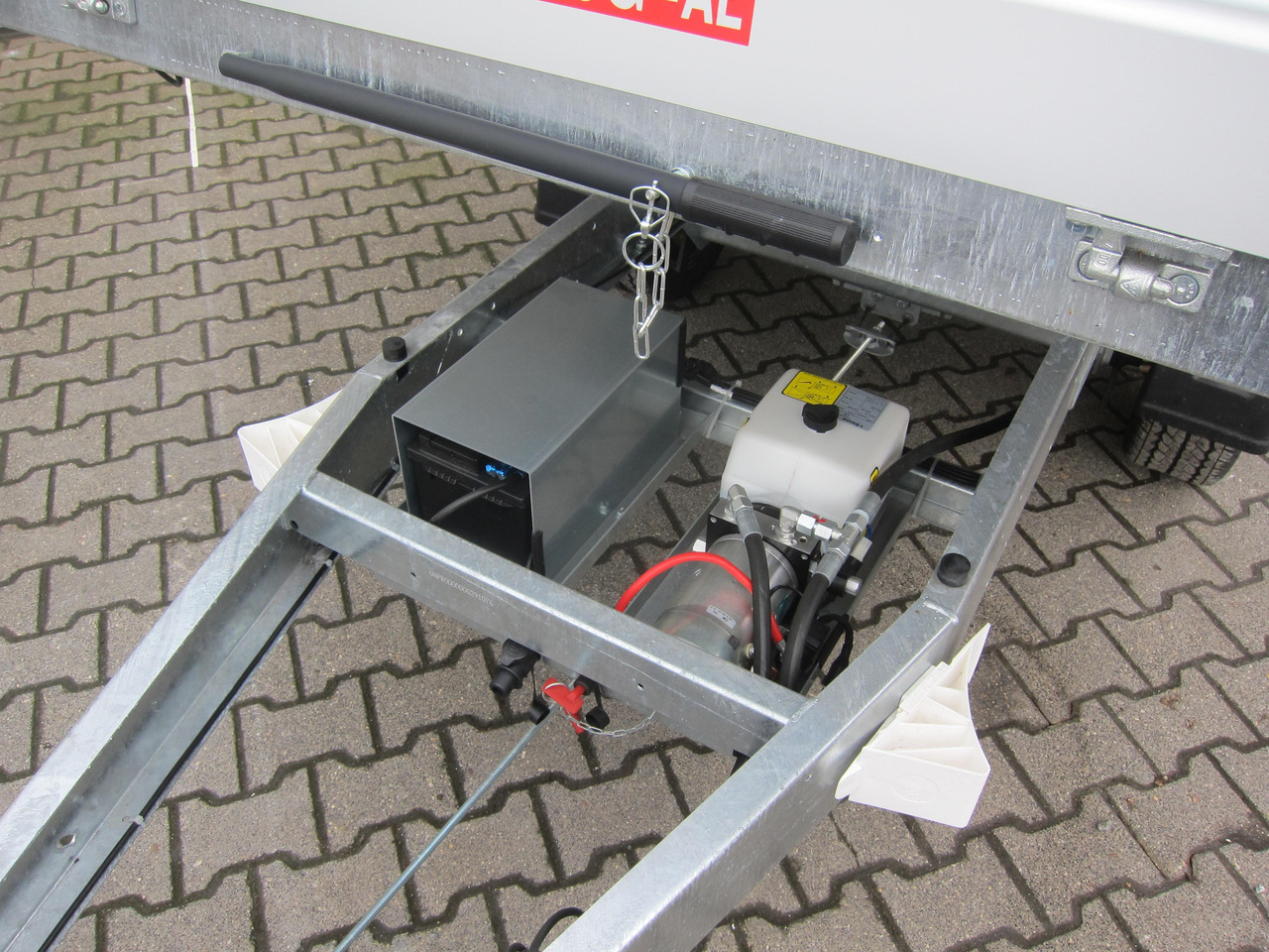 Pongratz Kipper RK 2600/15 G-AL Elektrisch + Notpumpe 260x151x36cm Stahlboden Pendel 13" 1800kg - Самосвальный прицеп: фото 4 Pongratz Kipper RK 2600/15 G-AL Elektrisch + Notpumpe 260x151x36cm Stahlboden Pendel 13" 1800kg - Самосвальный прицеп: фото 4