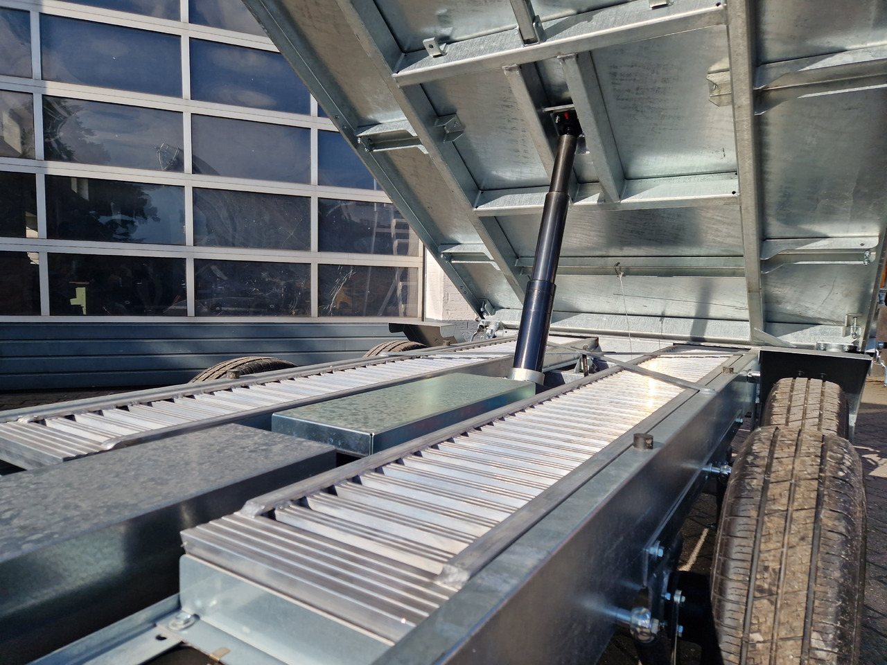 Saris Kipper 3 SKS 310 176 40cm Stahlwände HD elektro Notpumpe Alurampen Stützen 3000kg 100km/H в лизинг Saris Kipper 3 SKS 310 176 40cm Stahlwände HD elektro Notpumpe Alurampen Stützen 3000kg 100km/H: фото 6