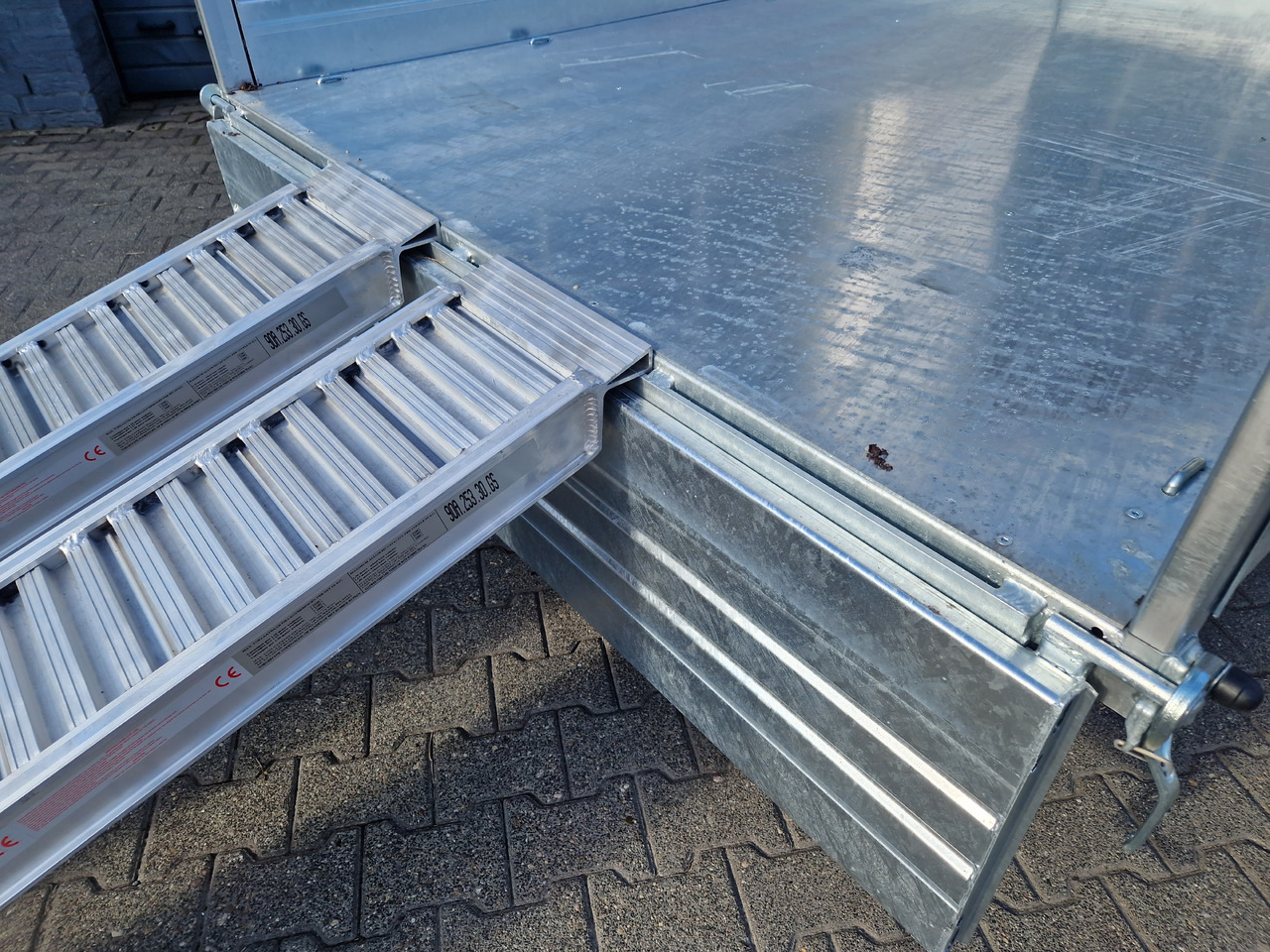 Saris Kipper 3 SKS 310 176 40cm Stahlwände HD elektro Notpumpe Alurampen Stützen 3000kg 100km/H в лизинг Saris Kipper 3 SKS 310 176 40cm Stahlwände HD elektro Notpumpe Alurampen Stützen 3000kg 100km/H: фото 15